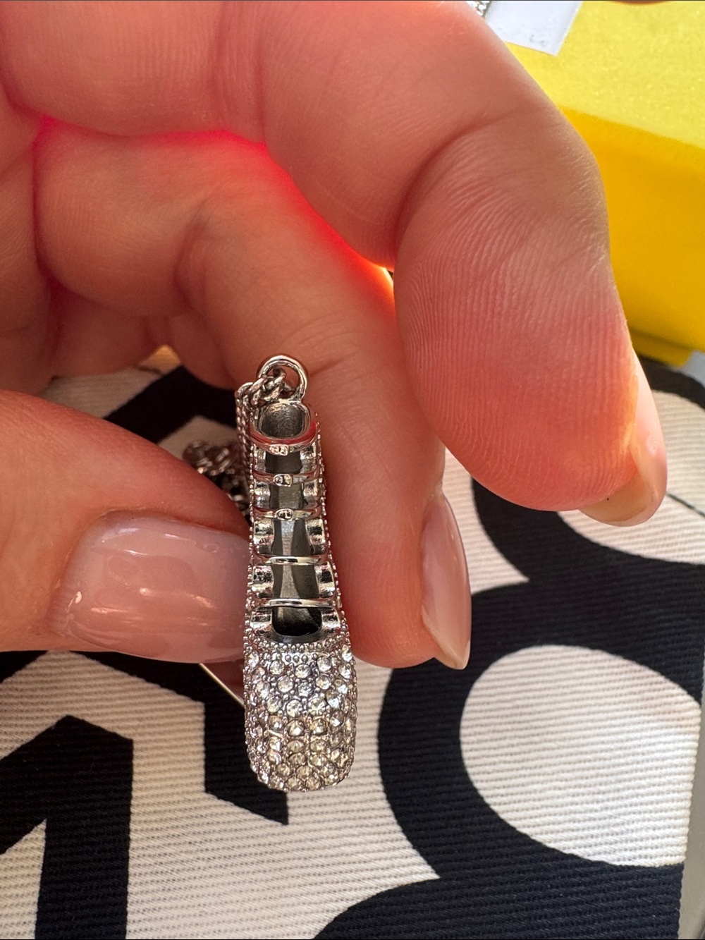 Marc Jacobs Silver Crystal Platform Charm neakless with Logo Pouch - Picture 4 of 6